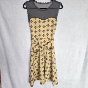 Effie's Heart Dress Size S Yellow And Grey Bee Pattern